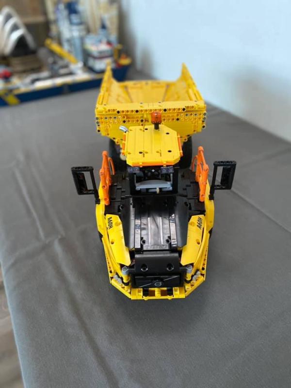 camion volvo 6x6 avec remorque benne - lego - lego set - lego build - brick it - location - magasin de jouets - jouets - flandre - wallonie - belgique