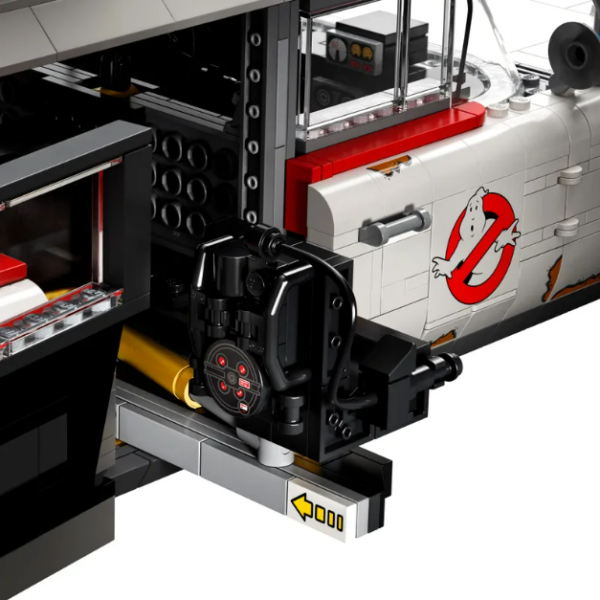 10274 Ghostbusters ECTO-1 Photo 4