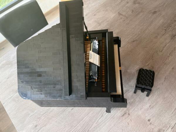 21323 Grand piano 1
