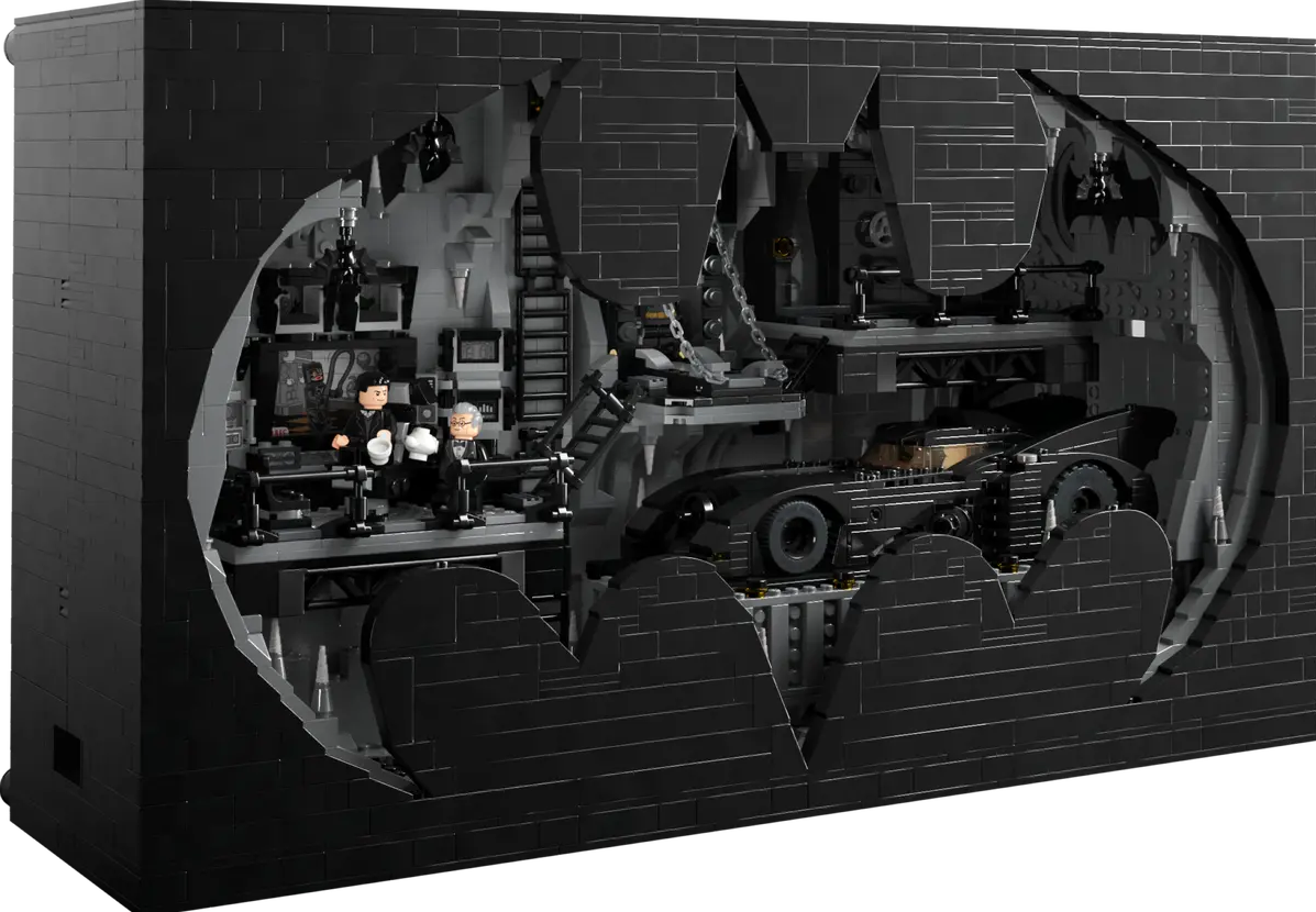 76252 DC Batcave Shadowbox 1