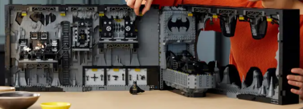 76252 DC Batcave Shadowbox 3